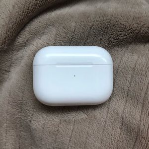 AIRPOD PROS CHARGING CASE